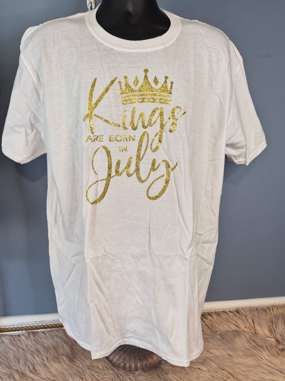 NWOT "KINGS ARE BORN IN JUNE" T-SHIRT BY GILDAN-XL